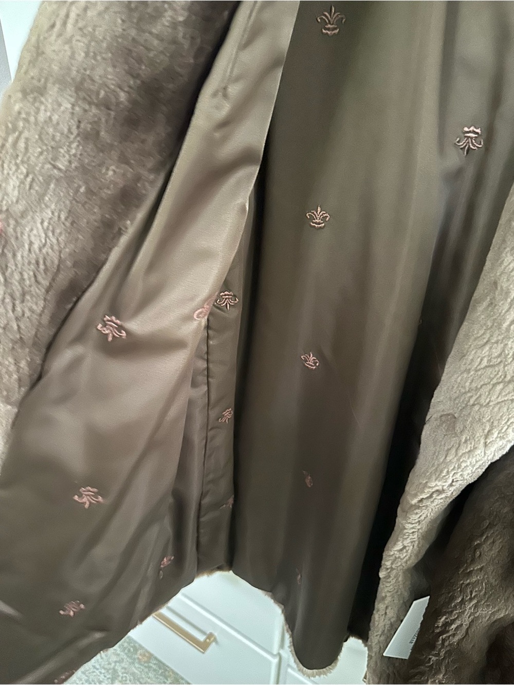 Luxurious Sheared Beaver Coat - Picture 3 of 10